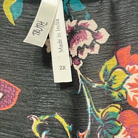 TRUTH Floral Chiffon Ruffled Hi/Lo Button 2X Top Black Multi-Color Lightweight - Picture 7 of 13